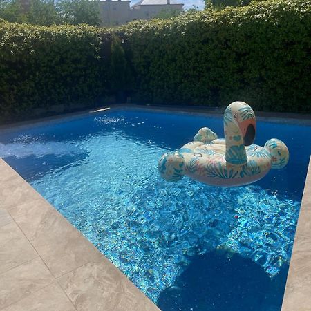 Space In The Villa With Poll Near Golf In Madrid Extérieur photo
