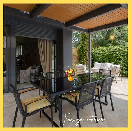 Space In The Villa With Poll Near Golf In Madrid Extérieur photo