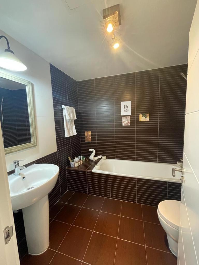 Space In The Villa With Poll Near Golf In Madrid Extérieur photo