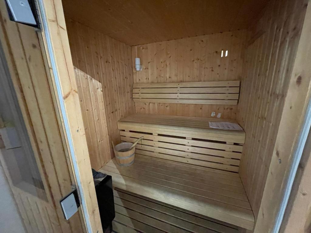 Space In The Villa With Poll Near Golf In Madrid Extérieur photo